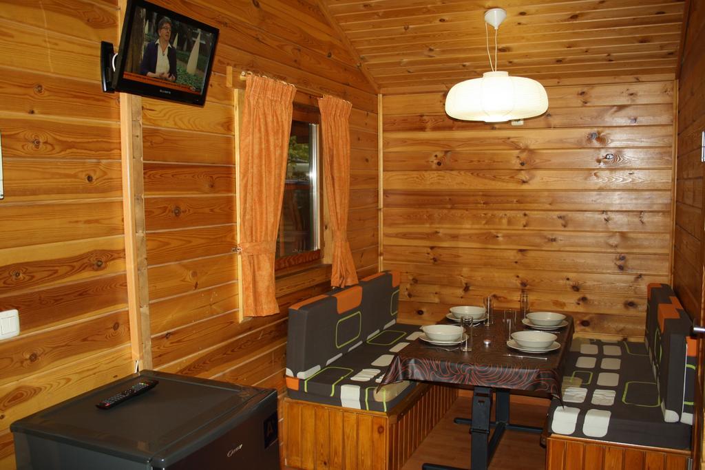 Bungalows Conca De Ter Вилайонга де Тер Стая снимка