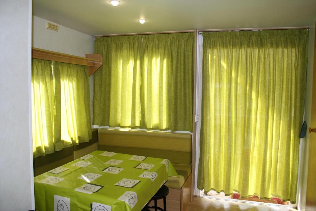 Bungalows Conca De Ter Вилайонга де Тер Стая снимка