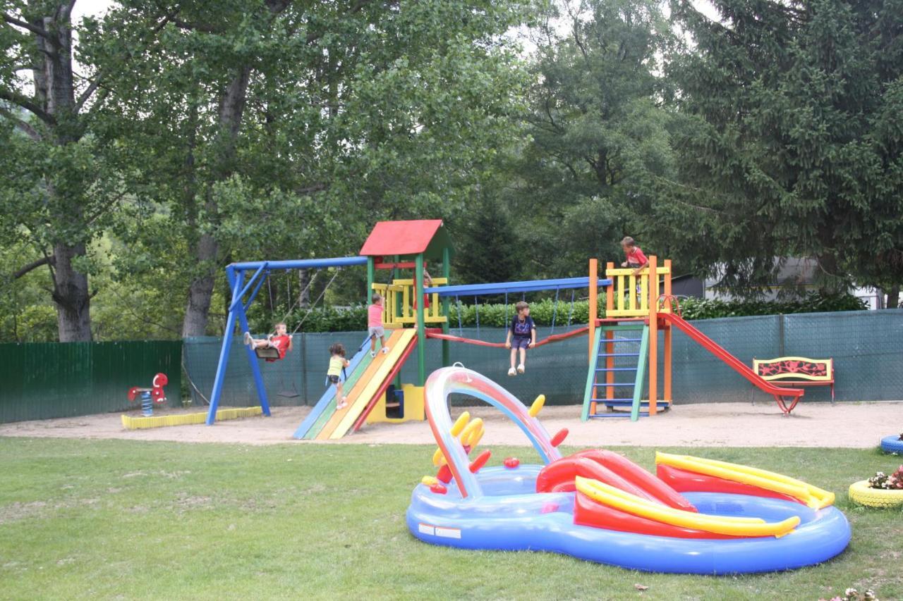 Bungalows Conca De Ter Вилайонга де Тер Екстериор снимка